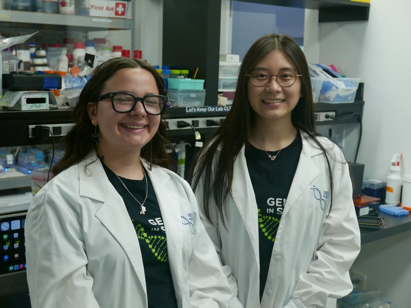 Julia Gross and Isabelle Chuang in the lab.JPG