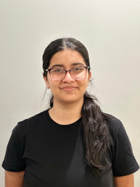 Niya Johar Headshot.jpg